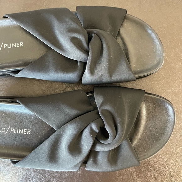 Donald  Pliner Women's Black Folley Slide Sandals size 8 summer work  concert - Picture 15 of 16